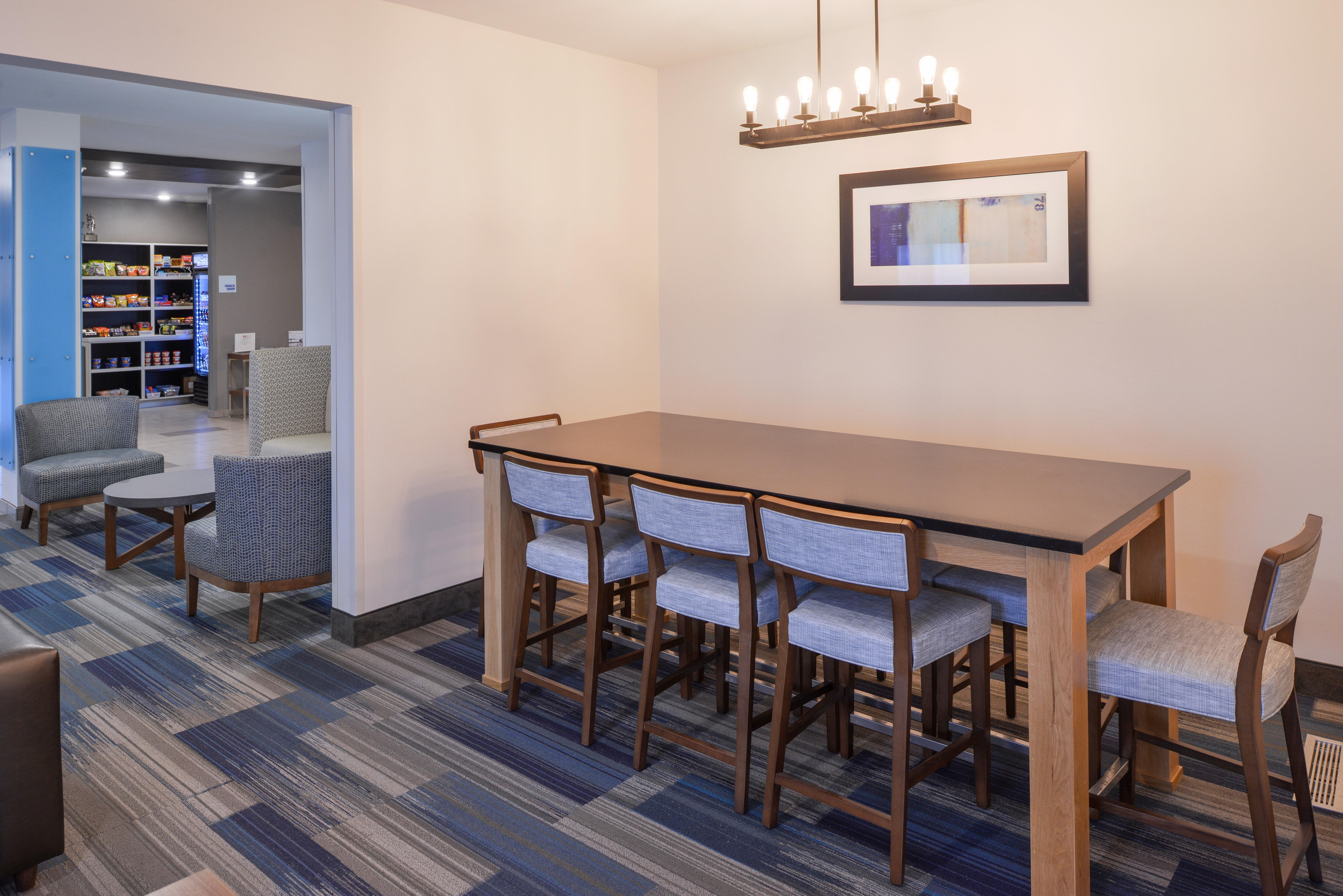 Holiday Inn Express Hotel & Suites Sioux Falls At Empire Mall By Ihg Exterior photo