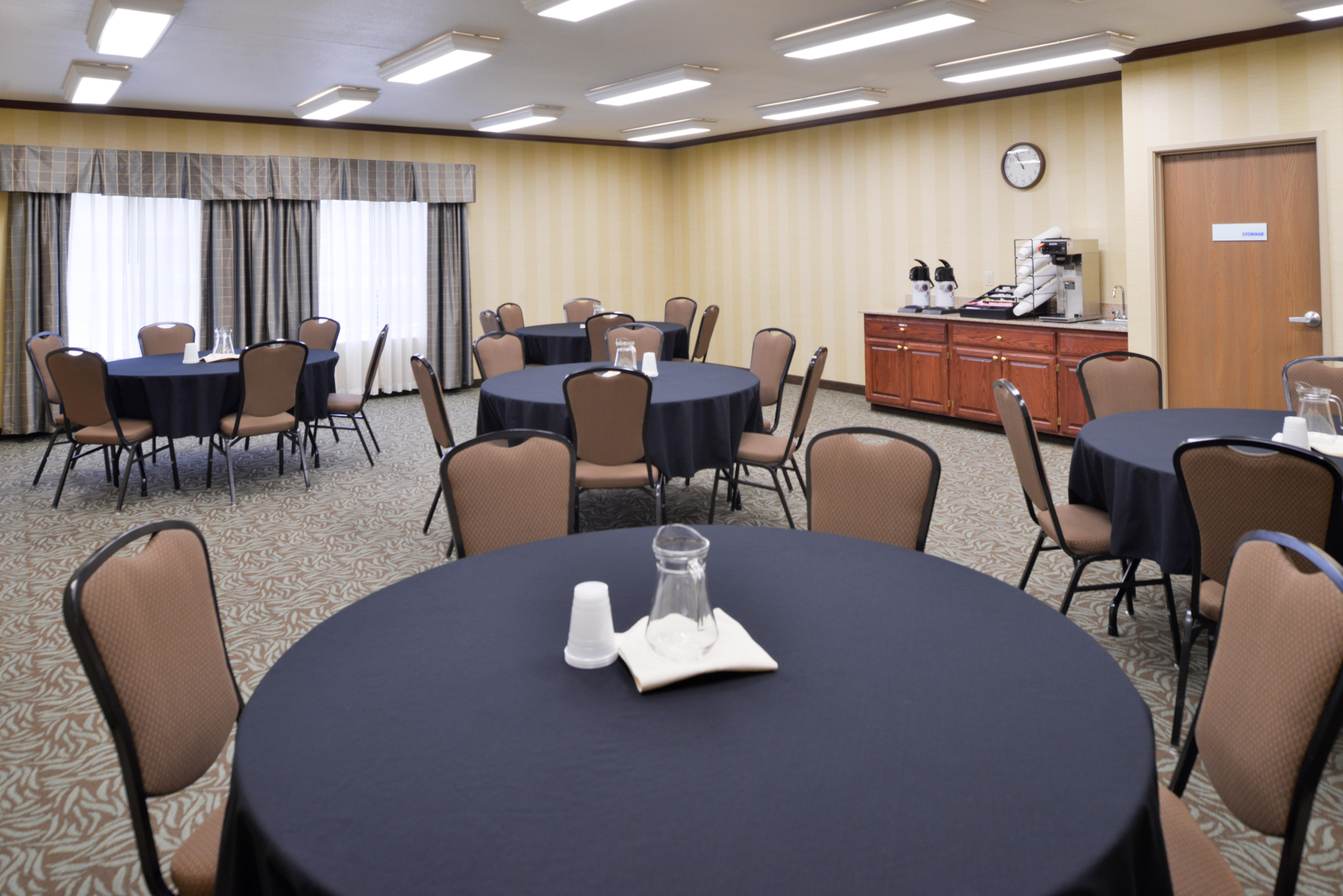 Holiday Inn Express Hotel & Suites Sioux Falls At Empire Mall By Ihg Exterior photo