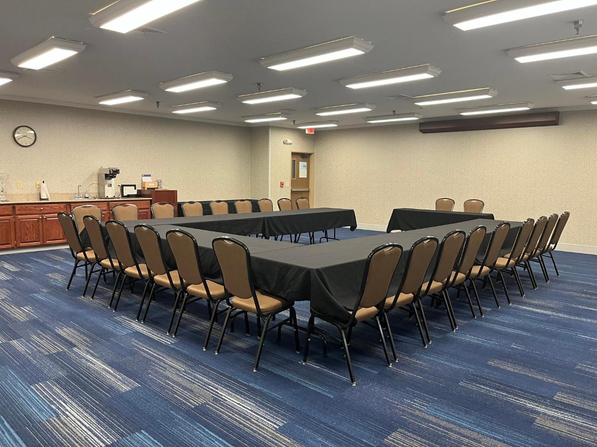 Holiday Inn Express Hotel & Suites Sioux Falls At Empire Mall By Ihg Exterior photo