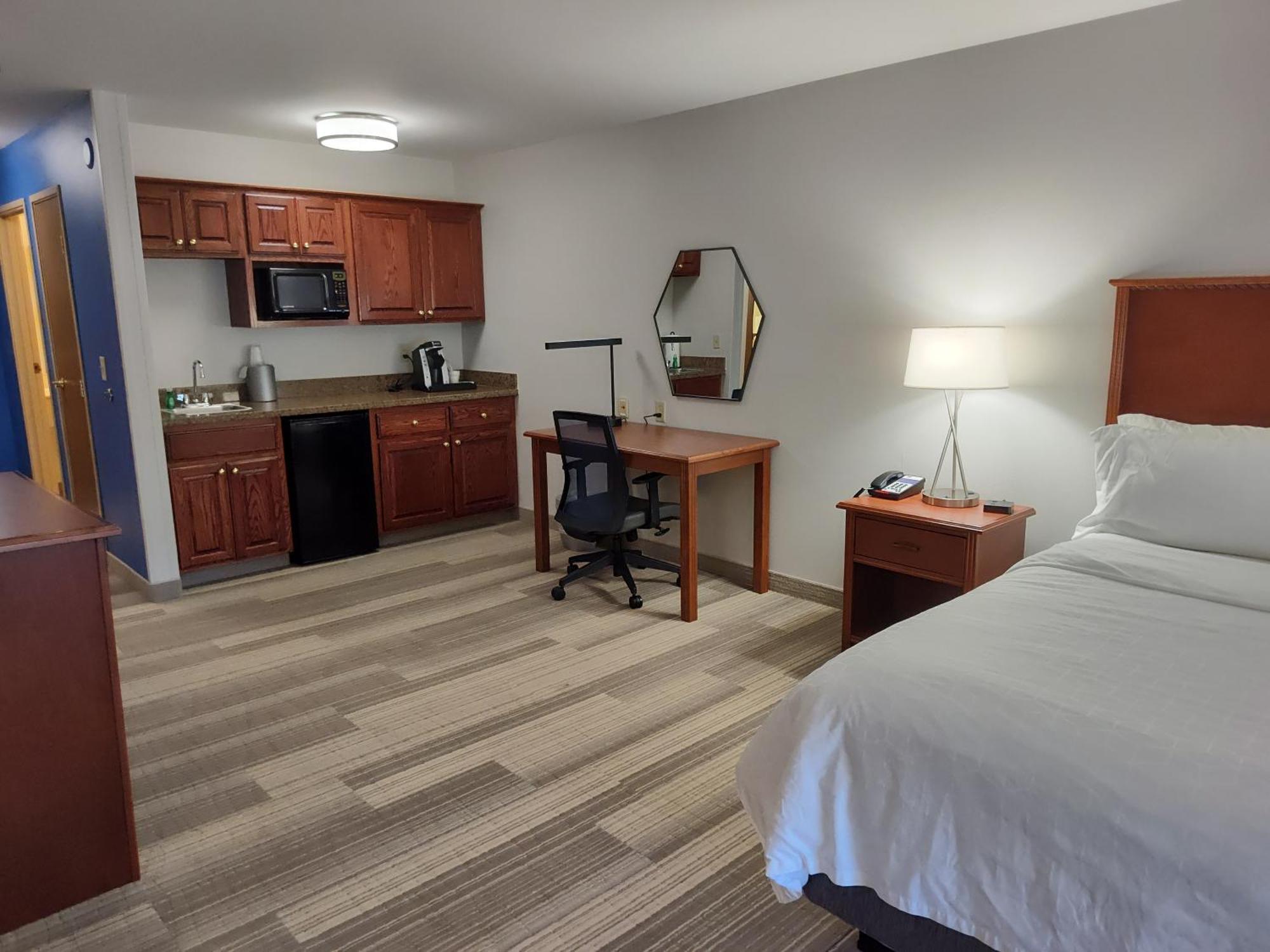 Holiday Inn Express Hotel & Suites Sioux Falls At Empire Mall By Ihg Exterior photo