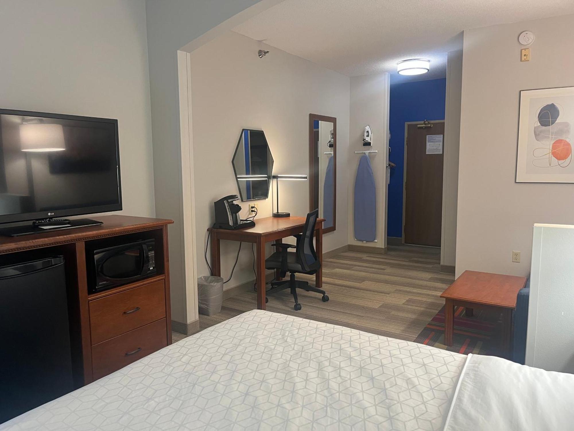 Holiday Inn Express Hotel & Suites Sioux Falls At Empire Mall By Ihg Exterior photo