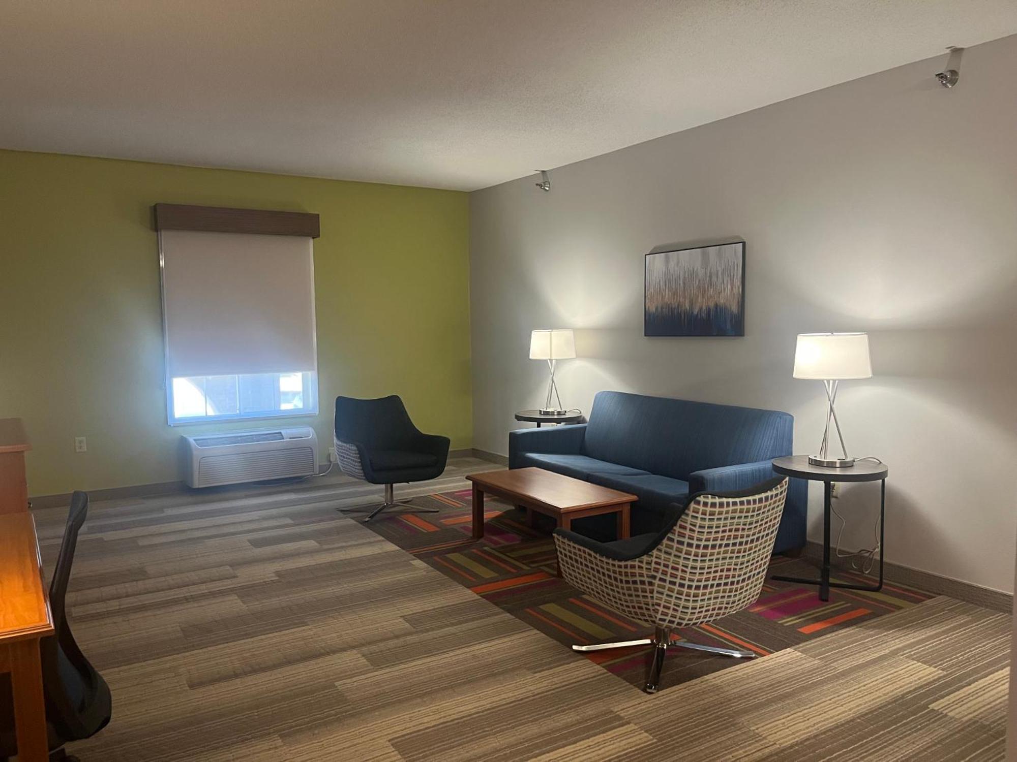 Holiday Inn Express Hotel & Suites Sioux Falls At Empire Mall By Ihg Exterior photo