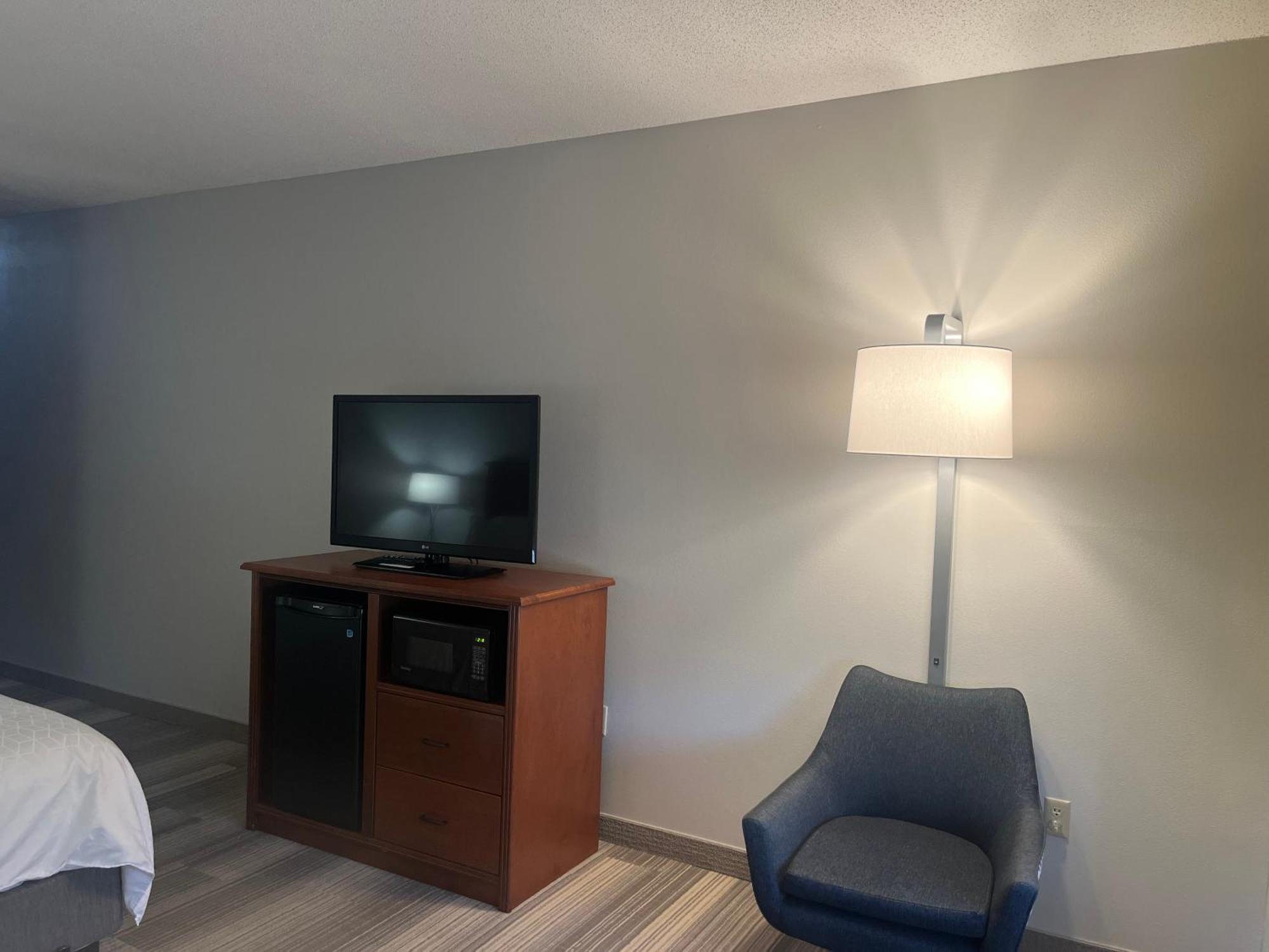 Holiday Inn Express Hotel & Suites Sioux Falls At Empire Mall By Ihg Exterior photo